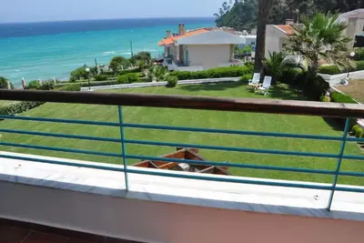 Yades elegant villa 2 minutes away from the beach
