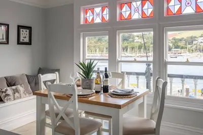 Image de Waterside -  an apartment that sleeps 4 guests  in 2 bedrooms