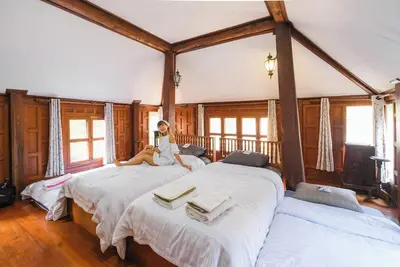 Image de \"Live like a Local\" Wooden House