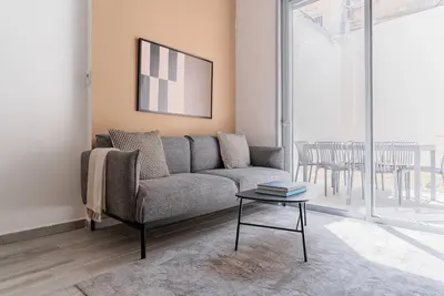 Image de Blueground | Florentine, Spacious, Private Garden (Tlv-13)