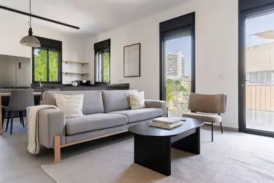 Image de Blueground | Lev Hair, Spacious, 2 Balconies (Tlv-22)