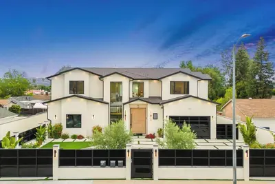 Image de Villa Califa - Resort-Style Living w/ Private Pool, Spa & Theater