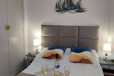 Image de Spacious apartment (duplex) with overlooking the salt lakes and the sea.