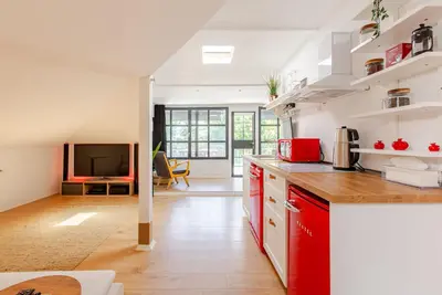 Image de Modern Couples Attic apt w/ terrace near coffeeshop