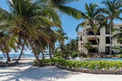Image de Stunning Oceanfront Condo- Tranquil Resort w/ Pool at La Beliza Resort