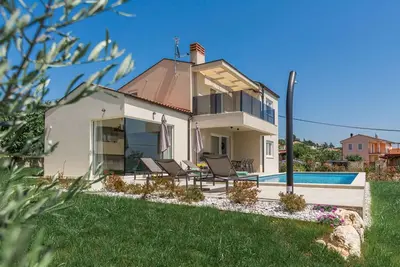 Image de Villa avec piscine, vue sur la mer