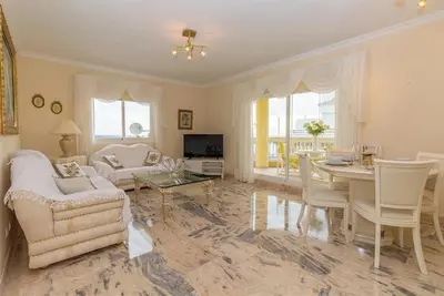 Image de 3 bedroom spacious holiday apartment, 10 minute walk to La Cala center