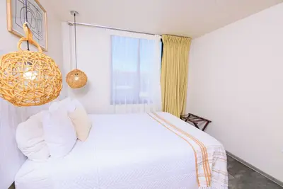 Image de Apt w/ complimentary ride to airport -Ladyville Ah