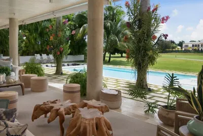 Image de Villa Monstera: Exquisite 5-bdr ultra-modern, 2 min to Marina & 4 min to Beach.