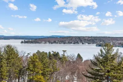 Image de Cozy 3-bdrm/2bth condo with balcony, lake views, pool and short walk to Weir's