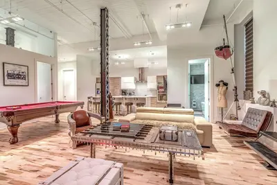 Image de Spacious 2 Bedroom Loft with private terrace – Old Montreal Luxury