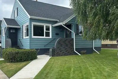 Image de Spacious 5-bedroom house in beautiful Anaconda with Salt water Hot Tub