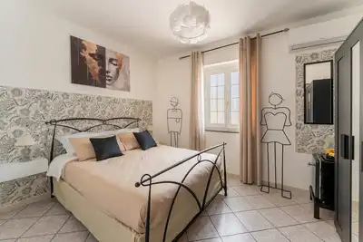 Image de Elegant and Romantic Ground Floor Suite - 18 minutes from Rome