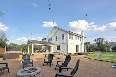 Image de Luxury Villa with Huge Kitchen/ Hot Tub/ Barrel Sauna