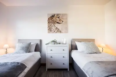Image de Spacious 4 Bed with Free Parking