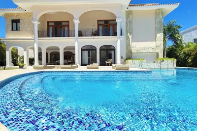 Image de 5-Suite Luxury Villa: Private Pool & Garden, Bbq, Dedicated Workspace +Bonus