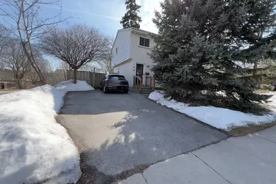 Image de Cozy Fully furnished, Specious 2 story home! . Parking on premises, pet friendly!