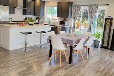 Homey Place in Sechelt, close to town and beaches
