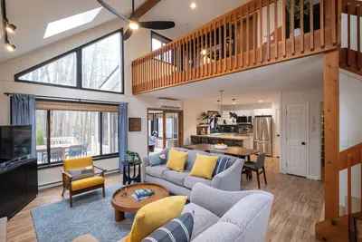 Image de Summer Fun: Lakes, Beaches, Kayaks, Pool, Game Room & Hot Tub