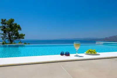 Image de Elegant Rhodes Villa | Villa Doric Dawn | 2 Bedrooms | Breathtaking Sea Views | Private Pool | Lovely Furnished Terrace | Shaded Outdoor Dining Area | Prime Location | Pefkos | Lindos