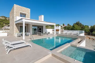 Image de Superb Rhodes Villa | Villa Nyx & Helios | 3 Bedrooms | Private Pool | Lovely Furnished Terrace | Shaded Outdoor Dining Area | Prime Location | Pefkos | Lindos