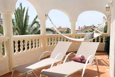 Image de Second floor apartment Poolvilla Michelle near the beach