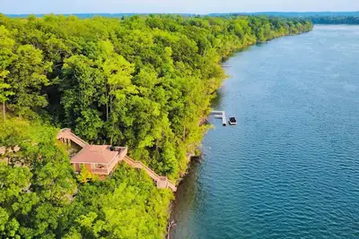 Escape to a Cozy Cabin on the River – Relax & Unwind!