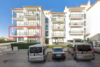 Image de 7 minutes from the beach! Family apartment with swimming pool.