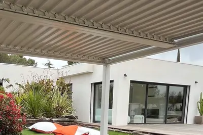 Image de Maison, piscine, jacuzzi à 5 mins de cassis parfaite pour 2 couples/enfants