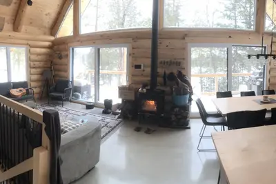 Image de Bord de lac tranquille, Off-Grid