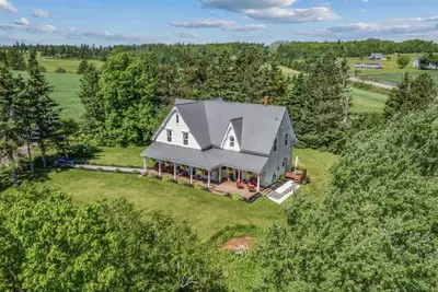 Sleeps 13, Restored Farmhouse at Red Sands Golf Course