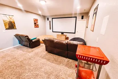Image de Family Retreat, Hot Tub, Movie Theater, Game Room