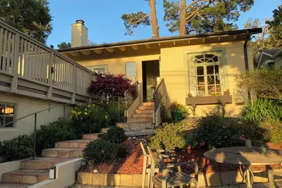 Image de Charming 2-bdrm cottage with great light in the heart of Carmel-by-the-Sea.