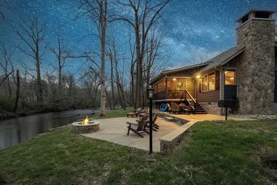 Image de Creekside Swim & Float | Fire Pit & Hot Tub