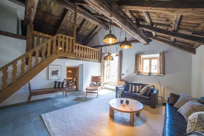 Image de Attic apartment in Bever near St. Moritz - fireplace, antique furniture, dog-friendly
