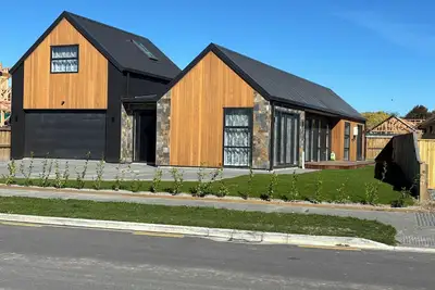 Image de Brand New Large Modern House in Christchurch close to all amenities