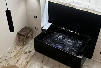 Image de Suite Visconti con vasca idromassaggio nel Centro Storico di Pulsano