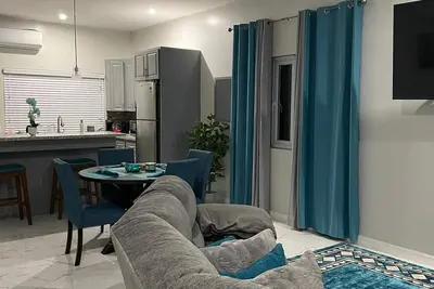 New 2-bedroom Townhome Near Airport