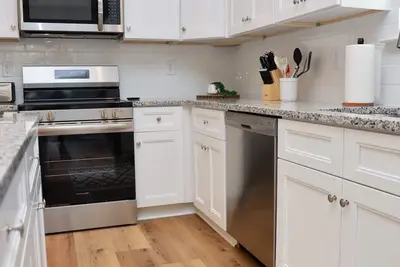 Image de Charming 3br Home w/ Fenced Backyard & Garage