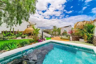 Image de Oceania villa, 2 bed/2 bath, jacuzzi & garden and sea view