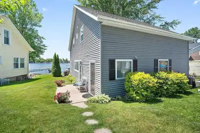 Image de New -- Anchor Inn, a Charming Lake Cottage @ Webster Lake