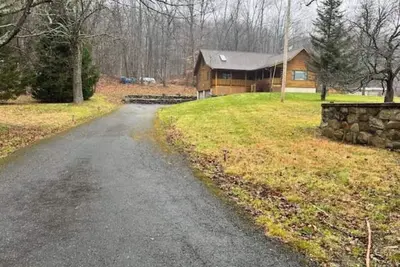 Image de 3-bedroom cabin in peaceful Bloomingburg with WiFi, Ac
