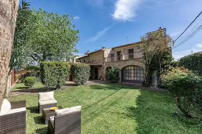 Image de Maison de campagne \"Charming Village\" avec terrasse privée, Wi-Fi et climatisation