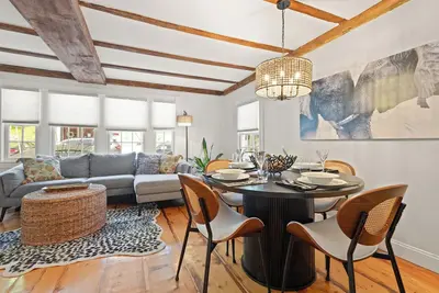 Image de Best location in Old Town home, 5 minutes to everything, enjoy the difference!