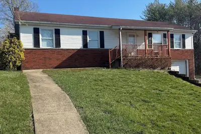 Image de 3 Bedroom, 1. 5 Bath Whole House House, Athens City Free parking, Wifi and Laundry