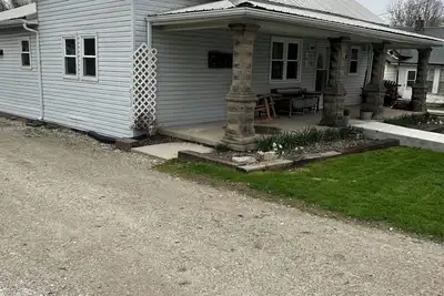 Image de Spacious 3-bedroom house, quiet neighborhood. close to college campus and town