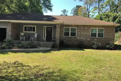 Image de 3-bedroom home in Tally with yard & garage, 4 miles from Fsu, Famu, & Capital