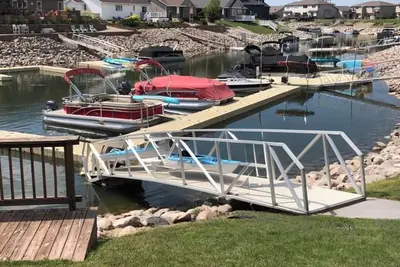 Image de Welcome to Molly’s Place! 3-bedroom waterfront townhome in Mandan