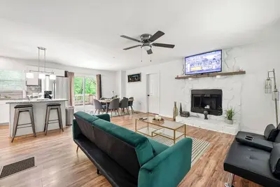 Image de Work & Family Fun for 10! Atl Charm Near Six Flags