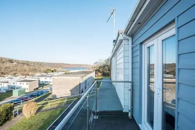 Image de Charming Beach Chalet with Balcony & Sea Views